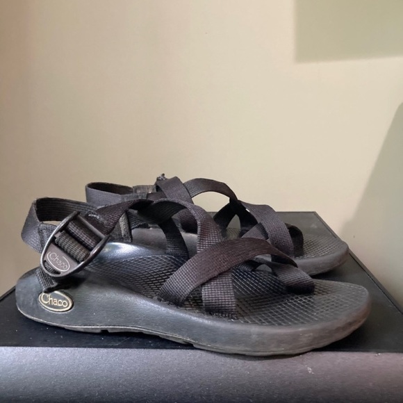 Chaco | Z2 Classic Original Minimalist Strappy Outdoor Sandals - Picture 2 of 11